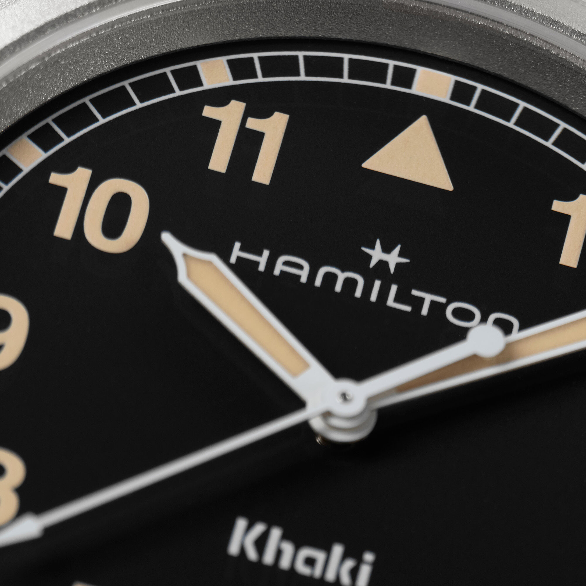 Hamilton Khaki Field Quartz 38 mm Stainless Steel | Maison Birks